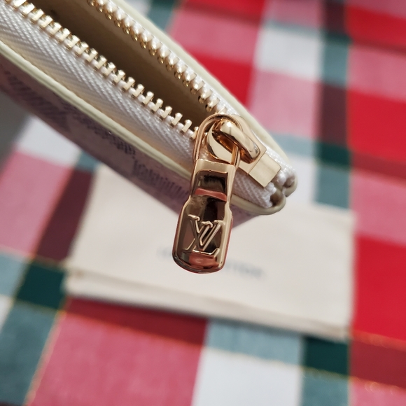 (SOLD) Louis Vuitton Damier Azur Key Pouch - Picture 3 of 3